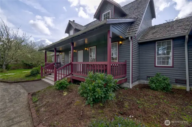 Custom-built home, located in the Historic Oysterville District with views and access to the pristine Willapa Bay. This 4 bedroom 2464 square foot home is set up with a main floor living on 5 separate tax lots equaling 3.9 acres.