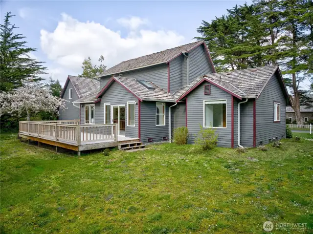 Custom-built home, located in the Historic Oysterville District with views and access to the pristine Willapa Bay. This 4 bedroom 2464 square foot home is set up with a main floor living on 5 separate tax lots equaling 3.9 acres.