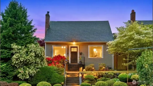 Welcome Home to 2707 W Dravus St in the coveted Magnolia neighborhood.