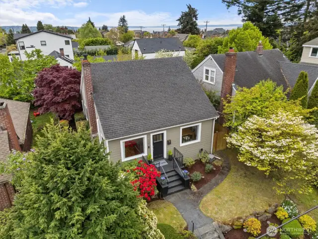 Welcome Home to 2707 W Dravus St in beautiful Magnolia.  Preinspected with sewer scope (all clean).