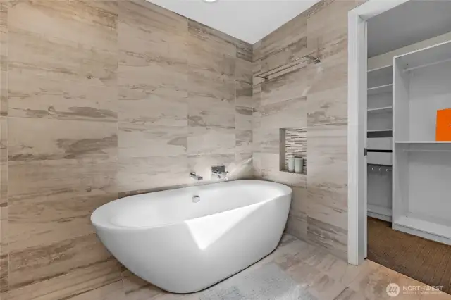 Designer soaking tub - Ahhhhh...