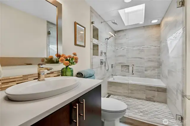 Remodeled 2nd full bathroom w/sleek shower/tub ‘wet’ room