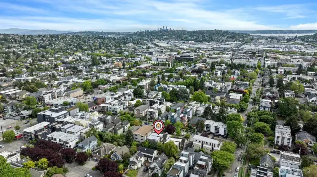 Close to beloved local cafes, shops and transit , this home makes commuting and exploring the area a breeze.