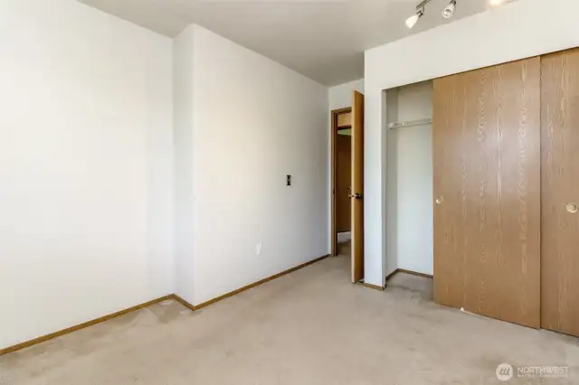 2nd bedroom