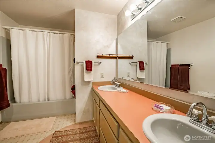 Primary bathroom with double sinks and tub/shower