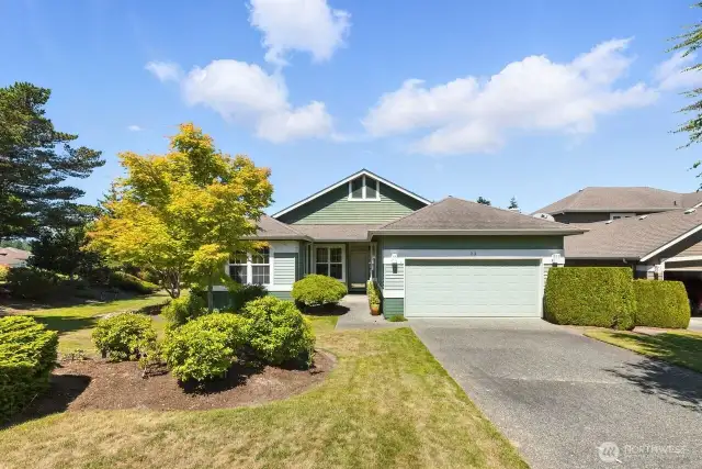 Beautiful all-one-living elegant home in highly desirable Teal Lake Village!