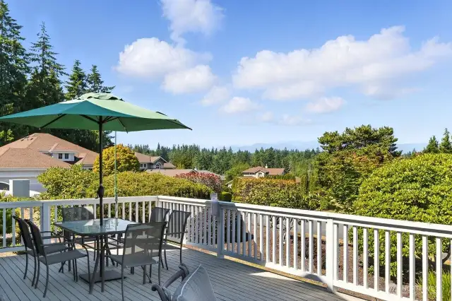 Tranquil views of the Olympic Mountains & glorious sunsets from your large deck!