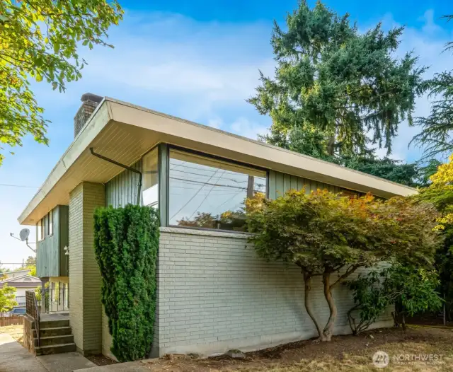 Side entry. Private flat  front yard that is fully fenced