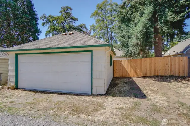 Double garage with opener