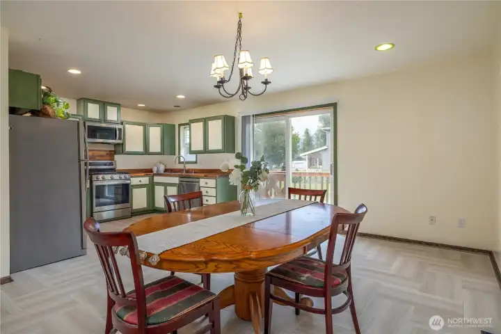 Porch off of kitchen for easy bbq'ing!