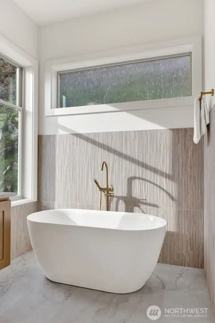 Such a beautiful soaking tub for relaxing at the end of the day and enjoying the view.