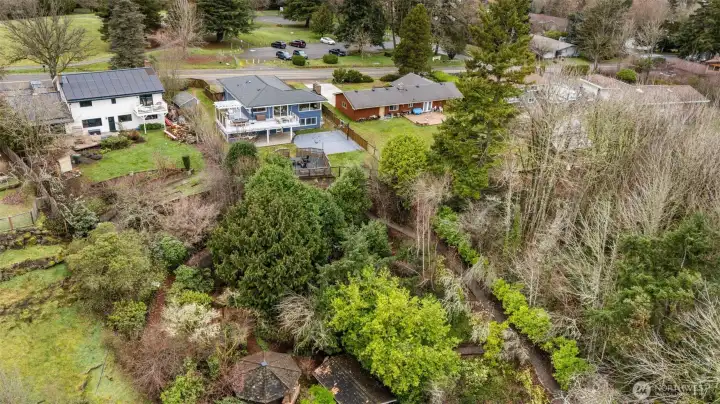 An overview of the property, showing some of the meandering trails- so much to discover along your hike, including your own private campsite! How fun would it be to set up a tent in your own backyard!