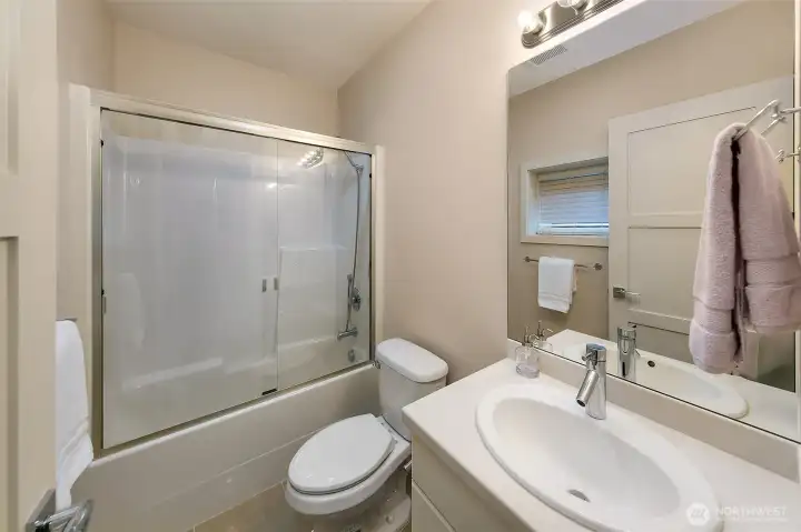 Full bathroom for lower guest bedroom