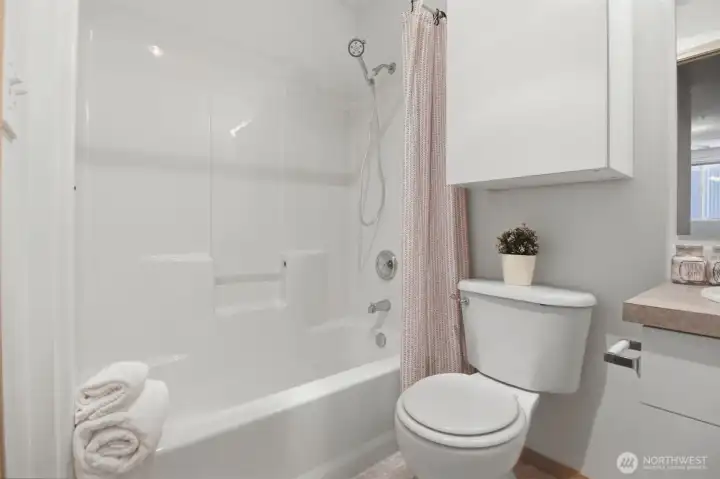 primary bath with tub