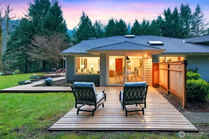 Enjoy sunsets and nature from this beautiful oasis!