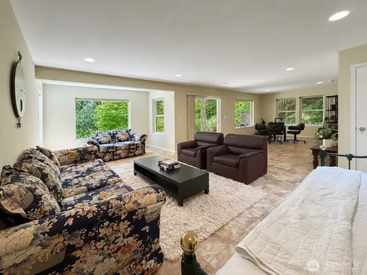 Spacious rec/game area