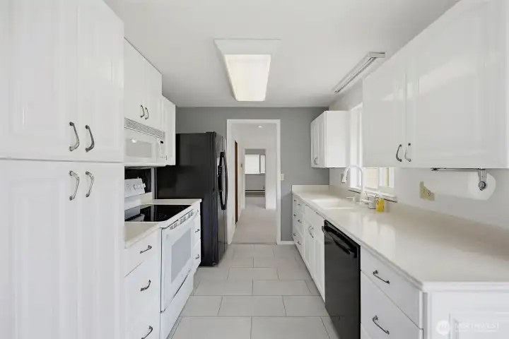 Another view of the kitchen.
