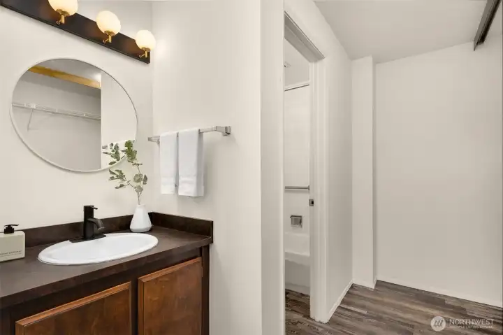 Full bath.  The other bath in the unit is a 3/4 bath.