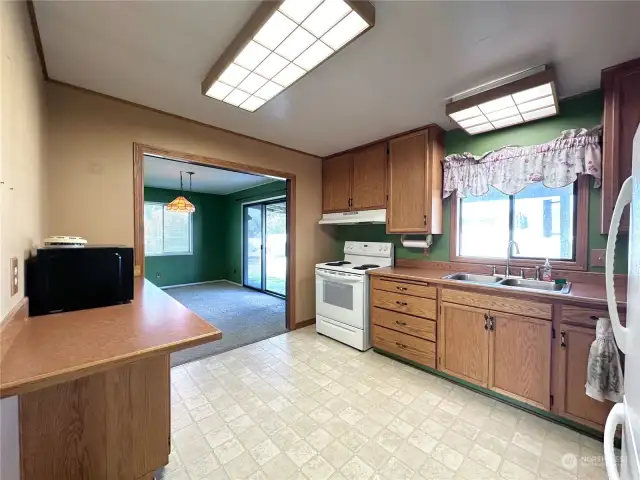 Roomy kitchen and dining area