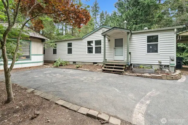 Welcome to 1130 E Phillips Lake Road!