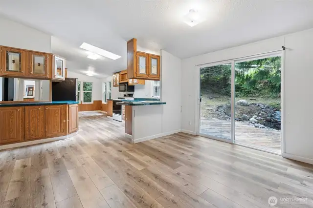 Small breakfast bar leading into kitchen
