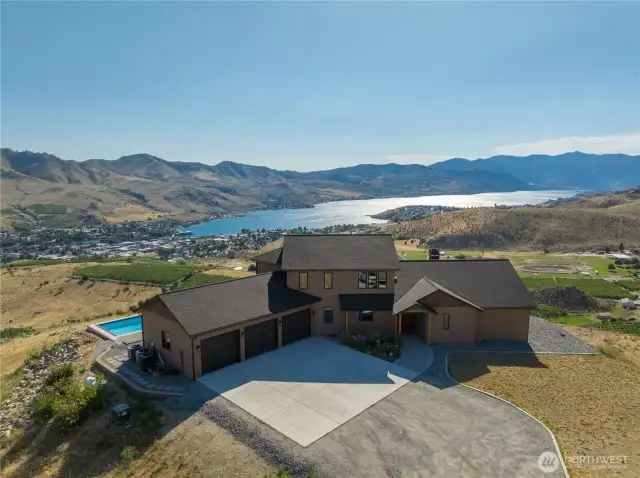 3500+ sq ft of seclusion!