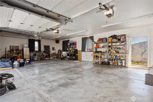 3 bay garage, room for vehicles and lots of necessary stuff... including swimming pool mechanics.