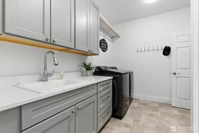 You will be impressed with this grand utility room. It's conveniently located with access to the walk-in primary bedroom.