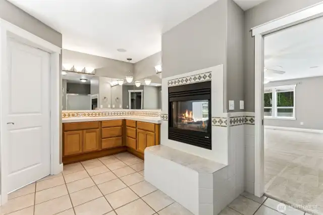 5 piece bathroom with lots of space