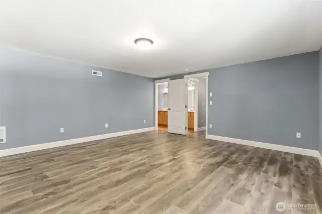 Lower primary bedroom