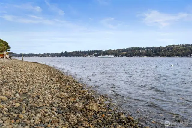 40 feet of waterfront and Tidelands