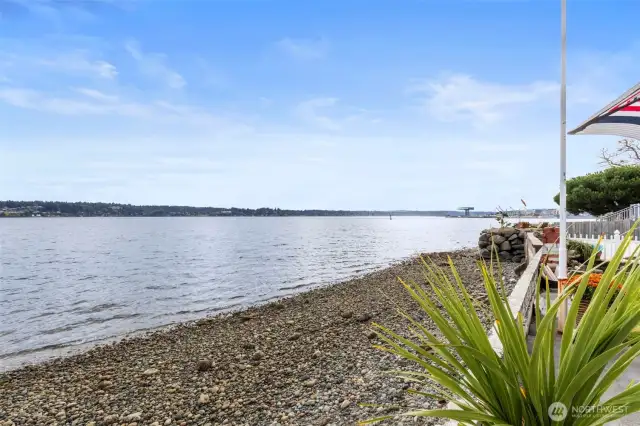 40 feet of waterfront and Tidelands