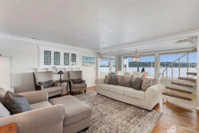 Spacious living room