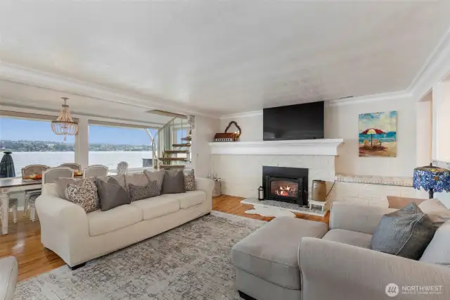 Spacious Living room with gas fireplace