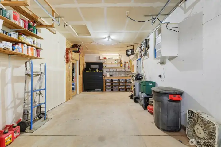 3rd Bay Equipped with AC/Heat