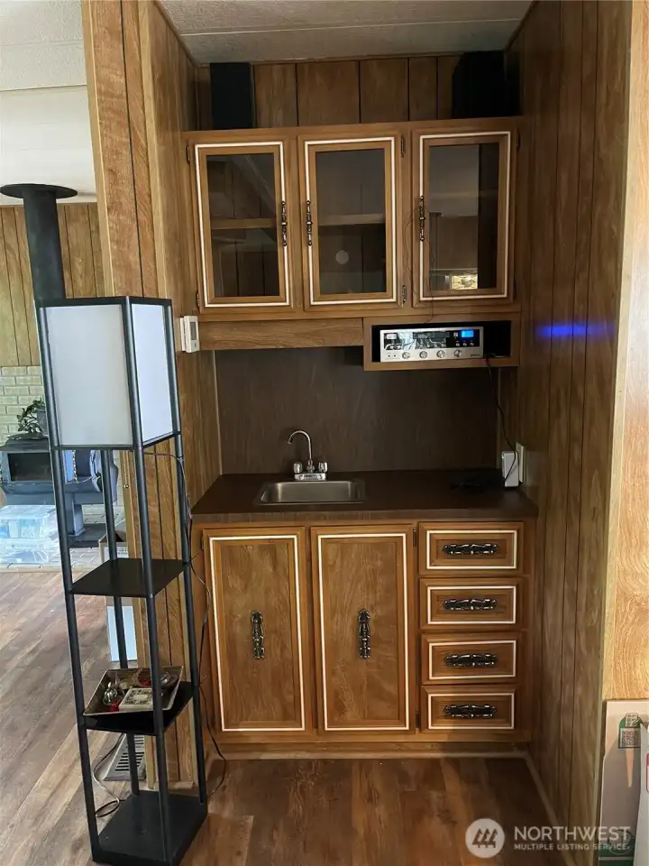 Dining room, wet bar.