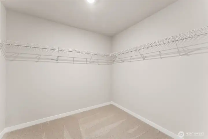 Photo's are for representational purposes only. Colors and finishes may differ.