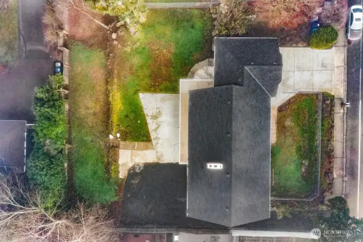 Rare Renton Highlands duplex on a large lot with R10 zoning!