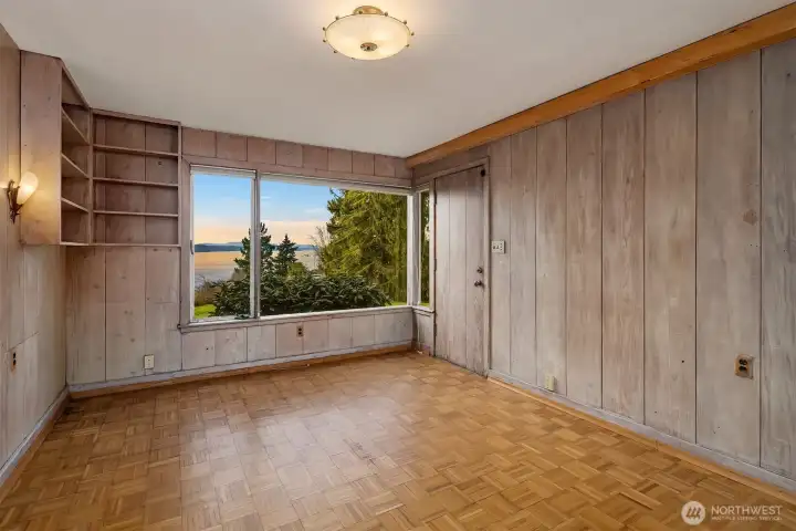 One of several lower level bonus rooms.