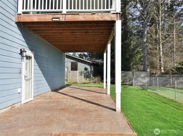 Large concrete patio.