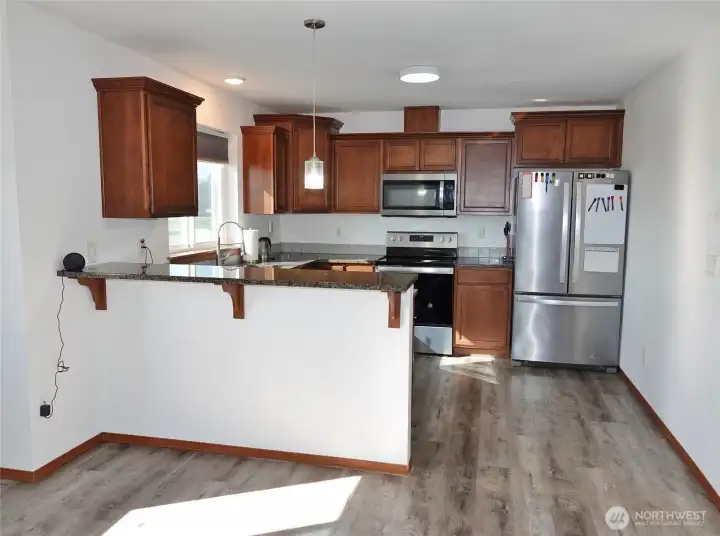 Kitchen w/ eating bar.