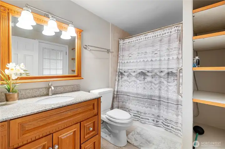 Primary Bath, Attached