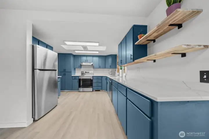 Brand new quartz countertops.