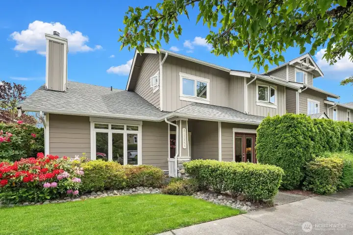 Welcome to coveted Si Meadows, in the heart of Snoqualmie Ridge