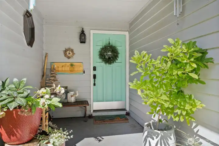 Covered front porch/entry