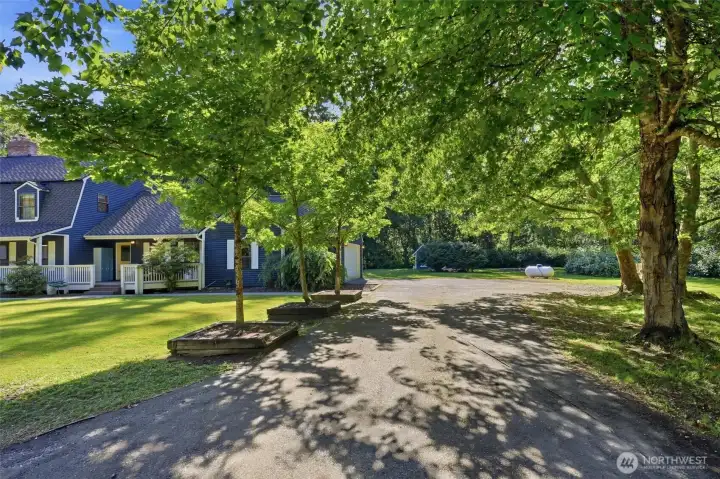 Front drive up to home is picture perfect