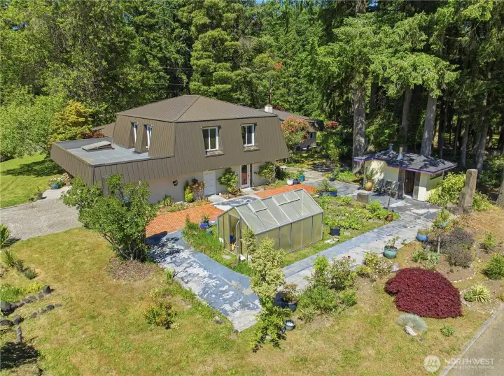 Green House, sauna, garden space and more!