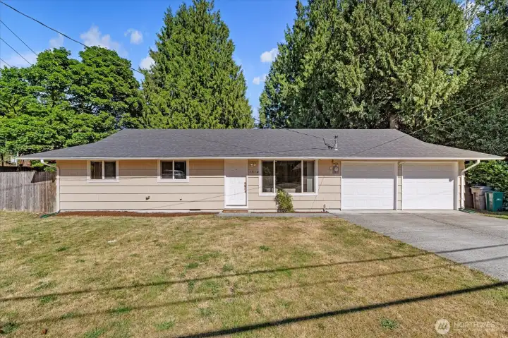 Lovely rambler, huge level corner lot!