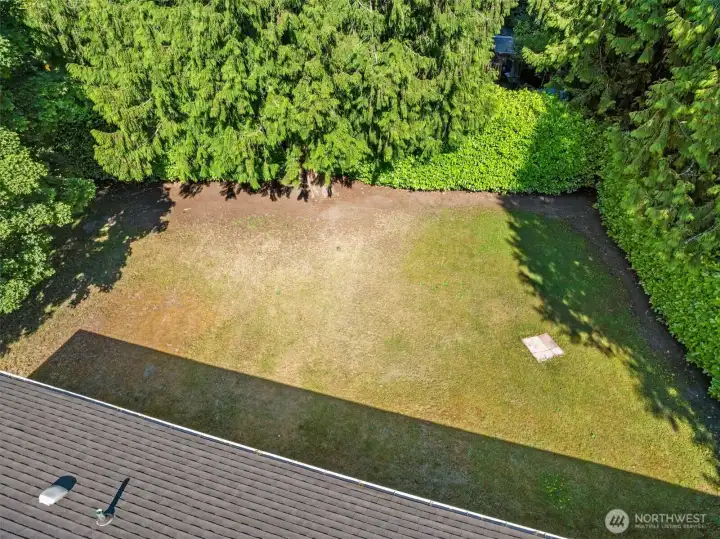 Backyard with access from the main road!