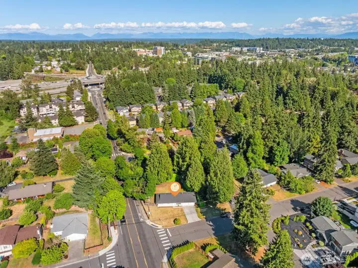 Fantastic Juanita location.  Easy access to commutes!